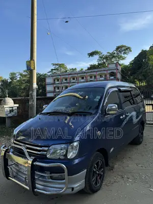 টয়োটা নোহা ২০০৫