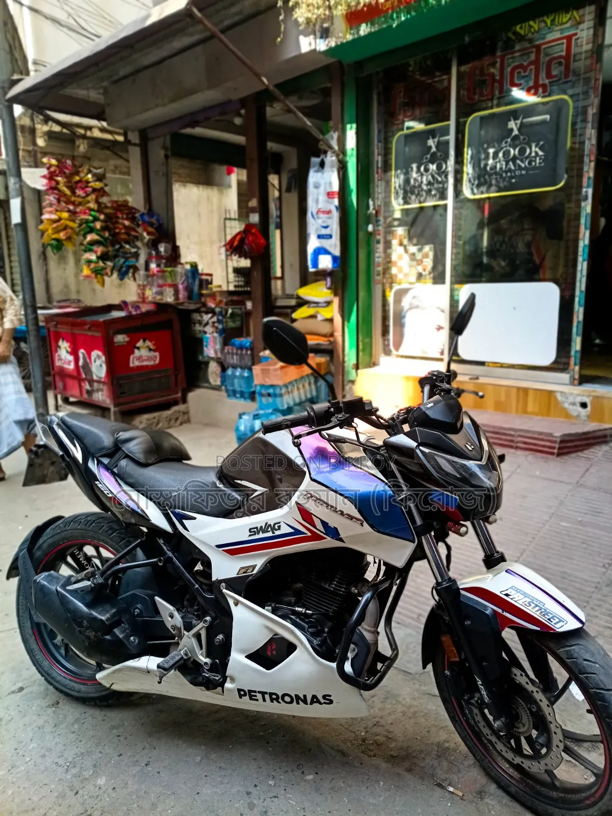 Hero Thriller 160R 2023 White