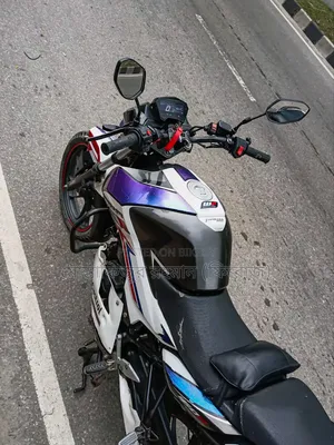 Hero Thriller 160R 2023 White