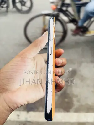 Infinix Hot 30i 128 GB Orange
