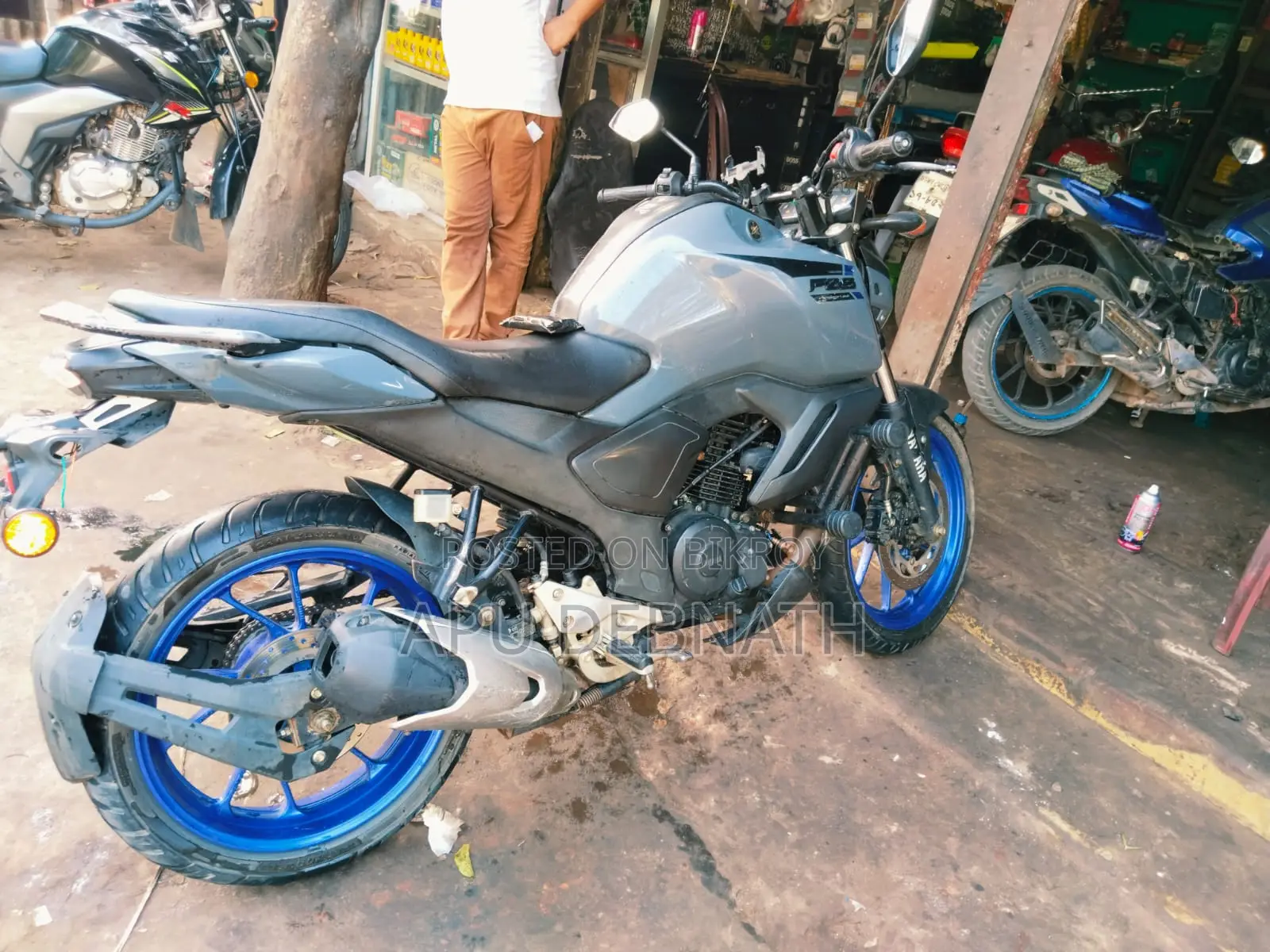 ইয়ামাহা এফজেডএস ভি৩ ২০২৪ ধূসর