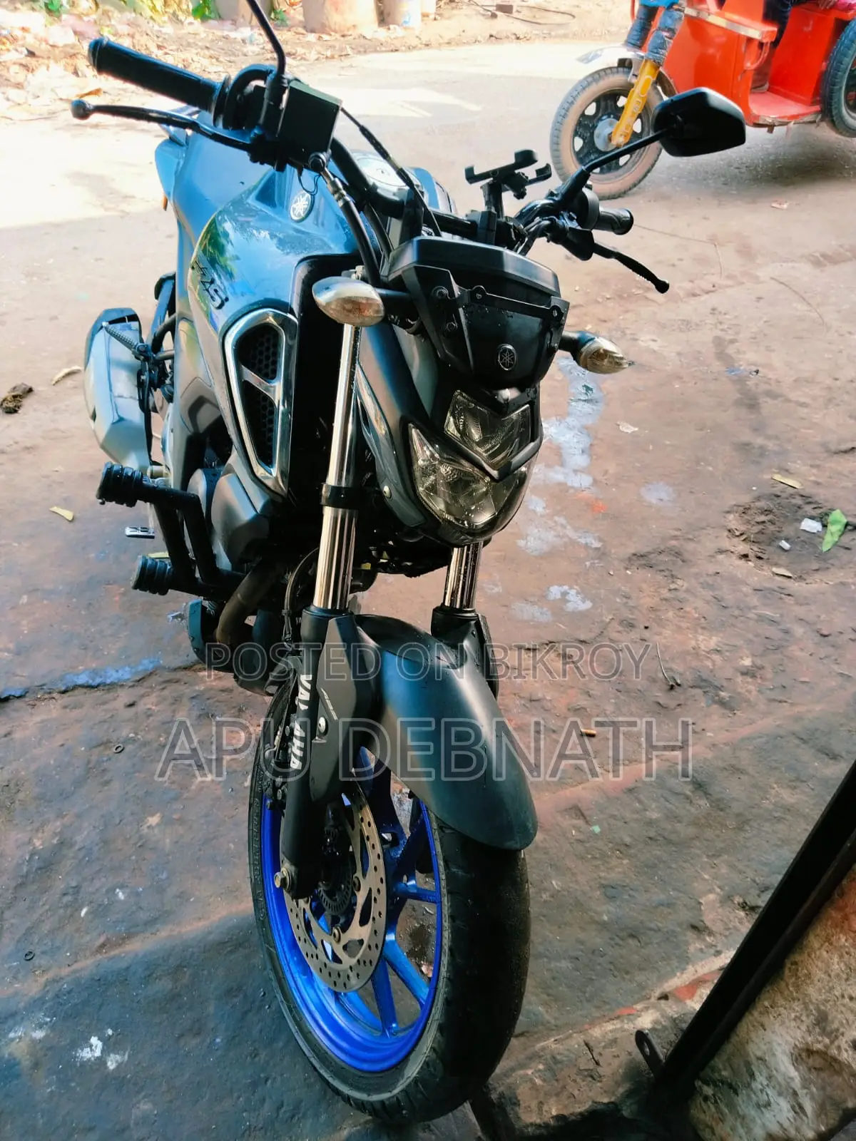 ইয়ামাহা এফজেডএস ভি৩ ২০২৪ ধূসর