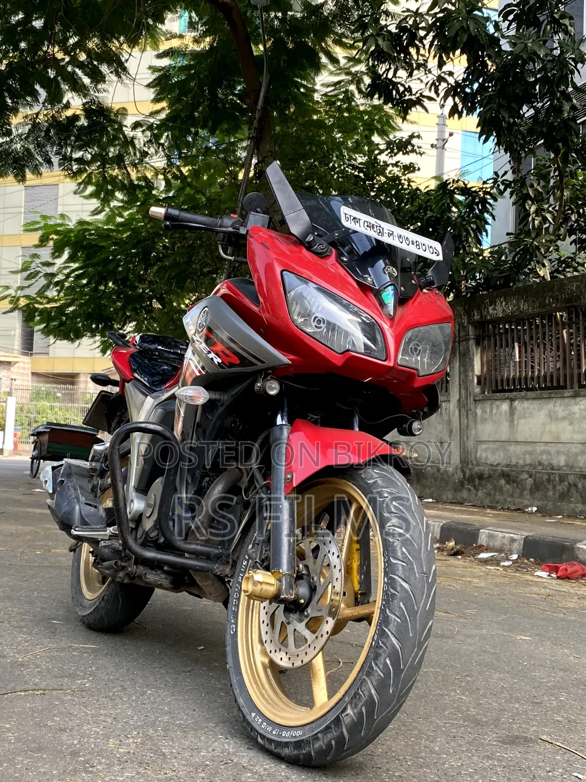 ইয়ামাহা ফাজার এফআই ভি২ ২০১৭ রেড