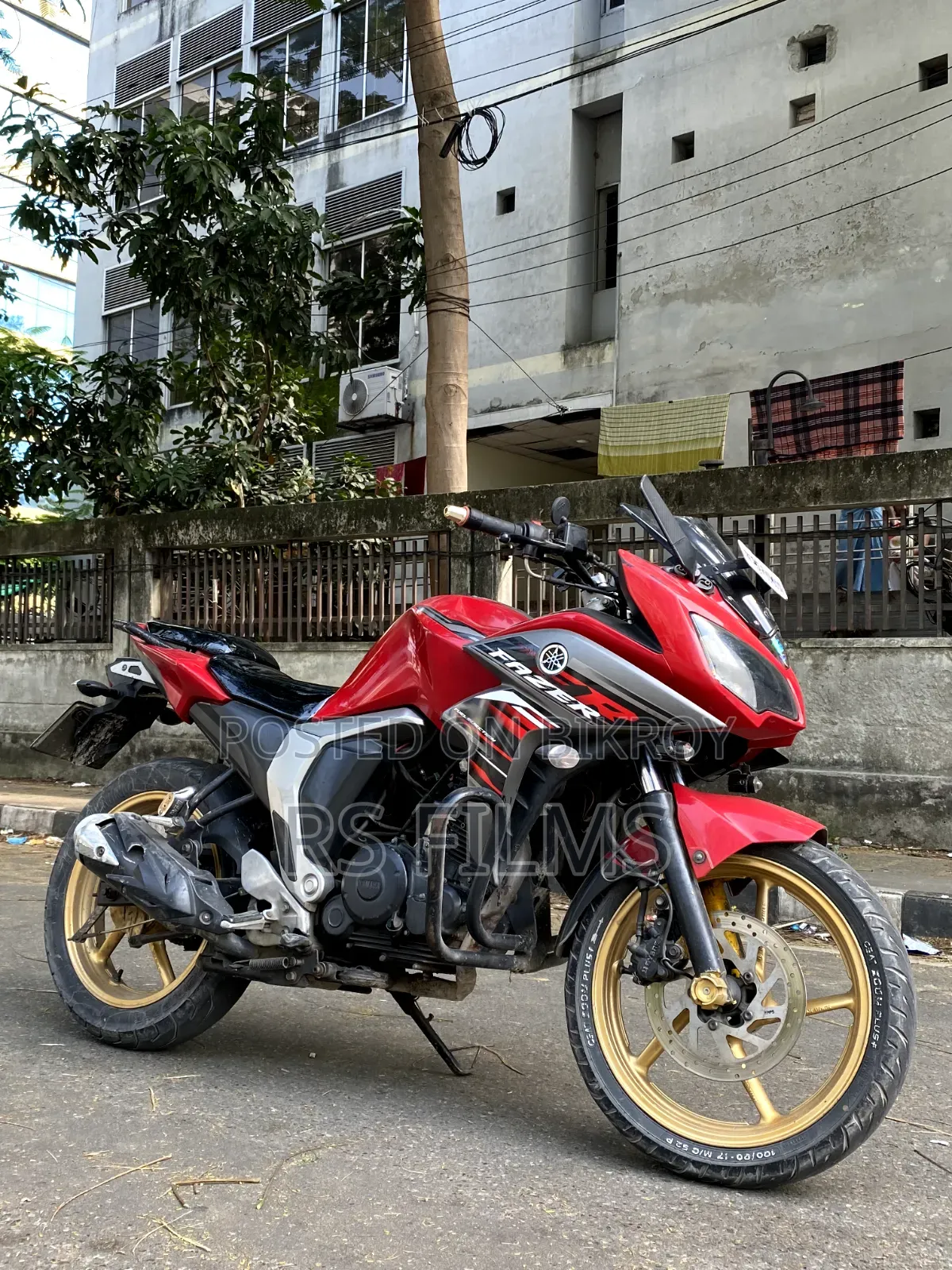 ইয়ামাহা ফাজার এফআই ভি২ ২০১৭ রেড