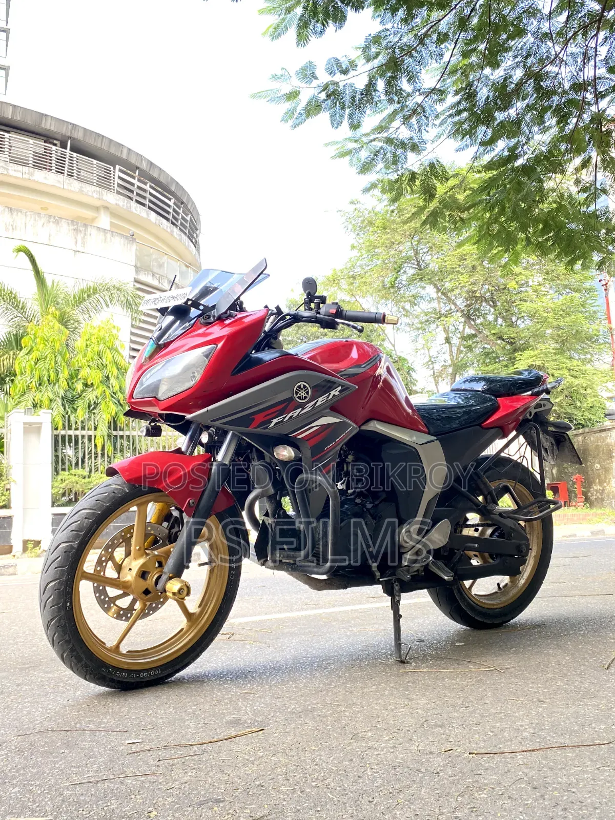 ইয়ামাহা ফাজার এফআই ভি২ ২০১৭ রেড