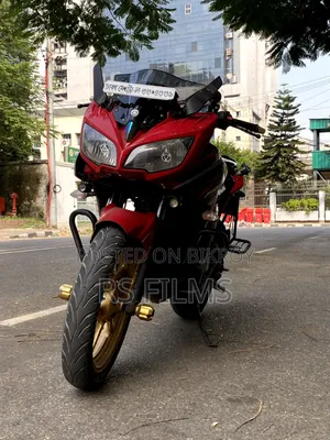 ইয়ামাহা ফাজার এফআই ভি২ ২০১৭ রেড