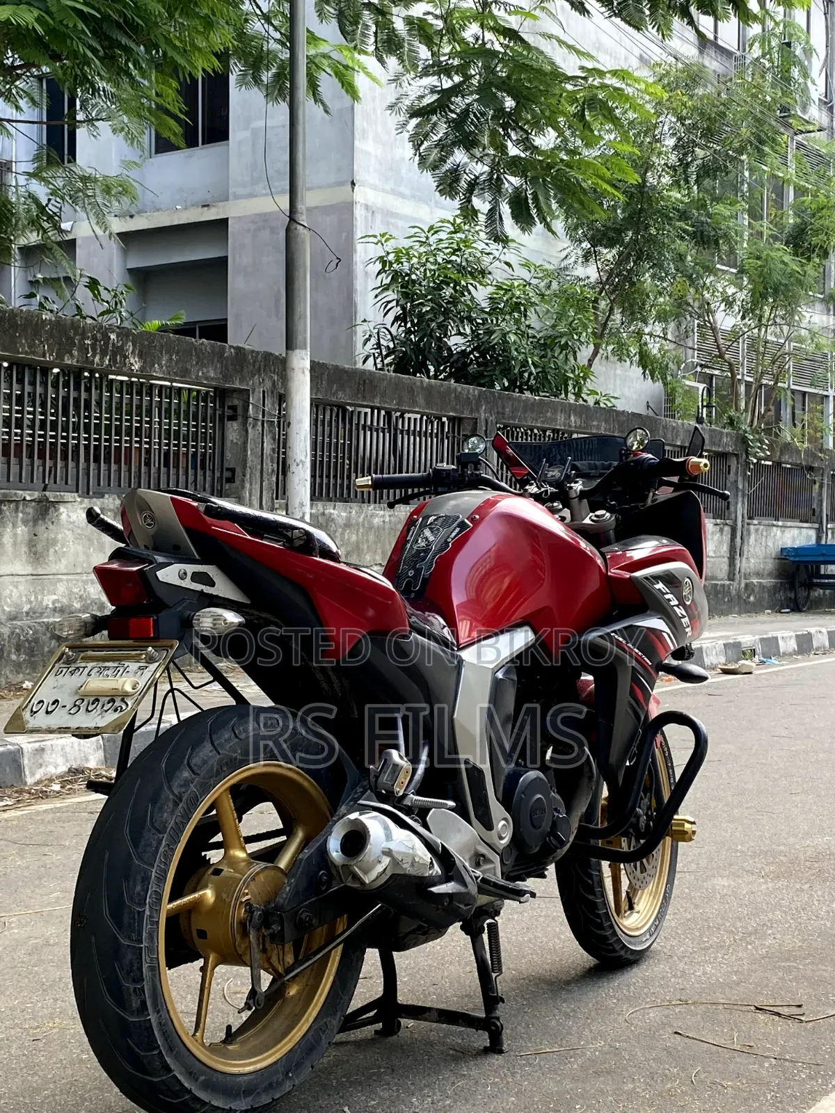 ইয়ামাহা ফাজার এফআই ভি২ ২০১৭ রেড