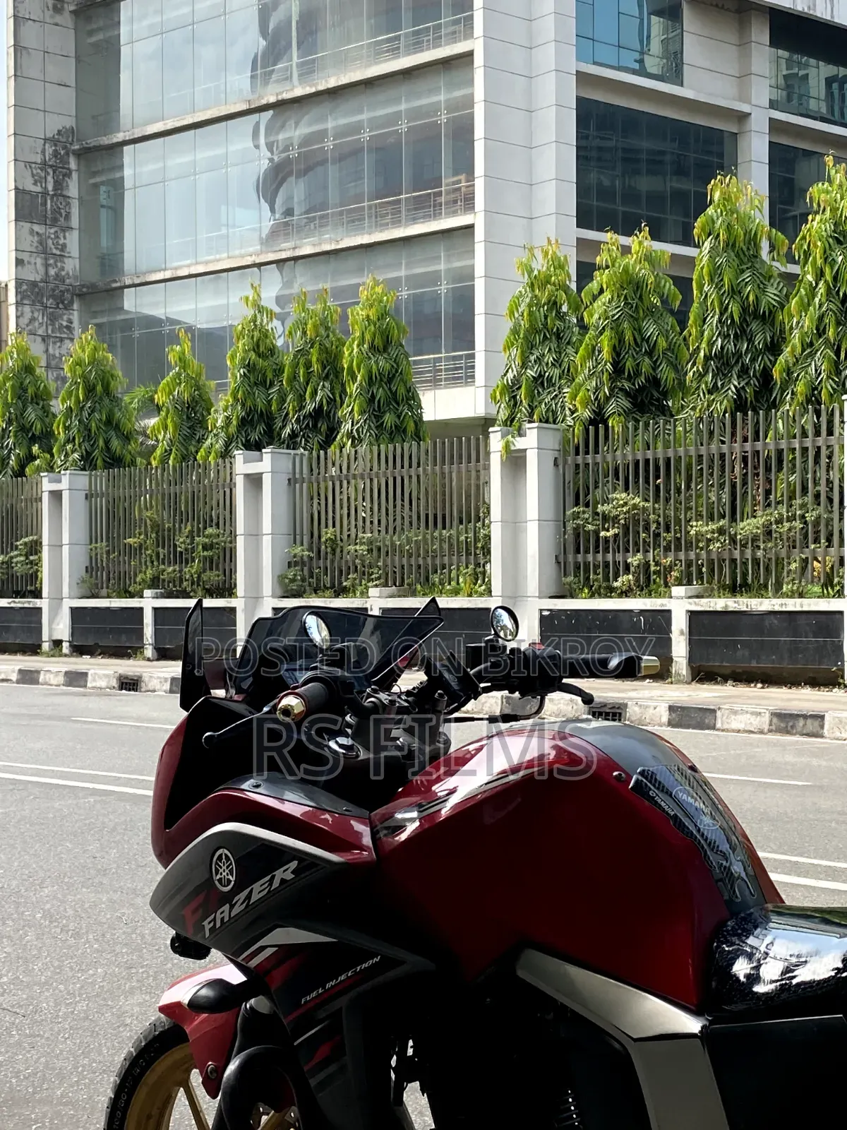 ইয়ামাহা ফাজার এফআই ভি২ ২০১৭ রেড