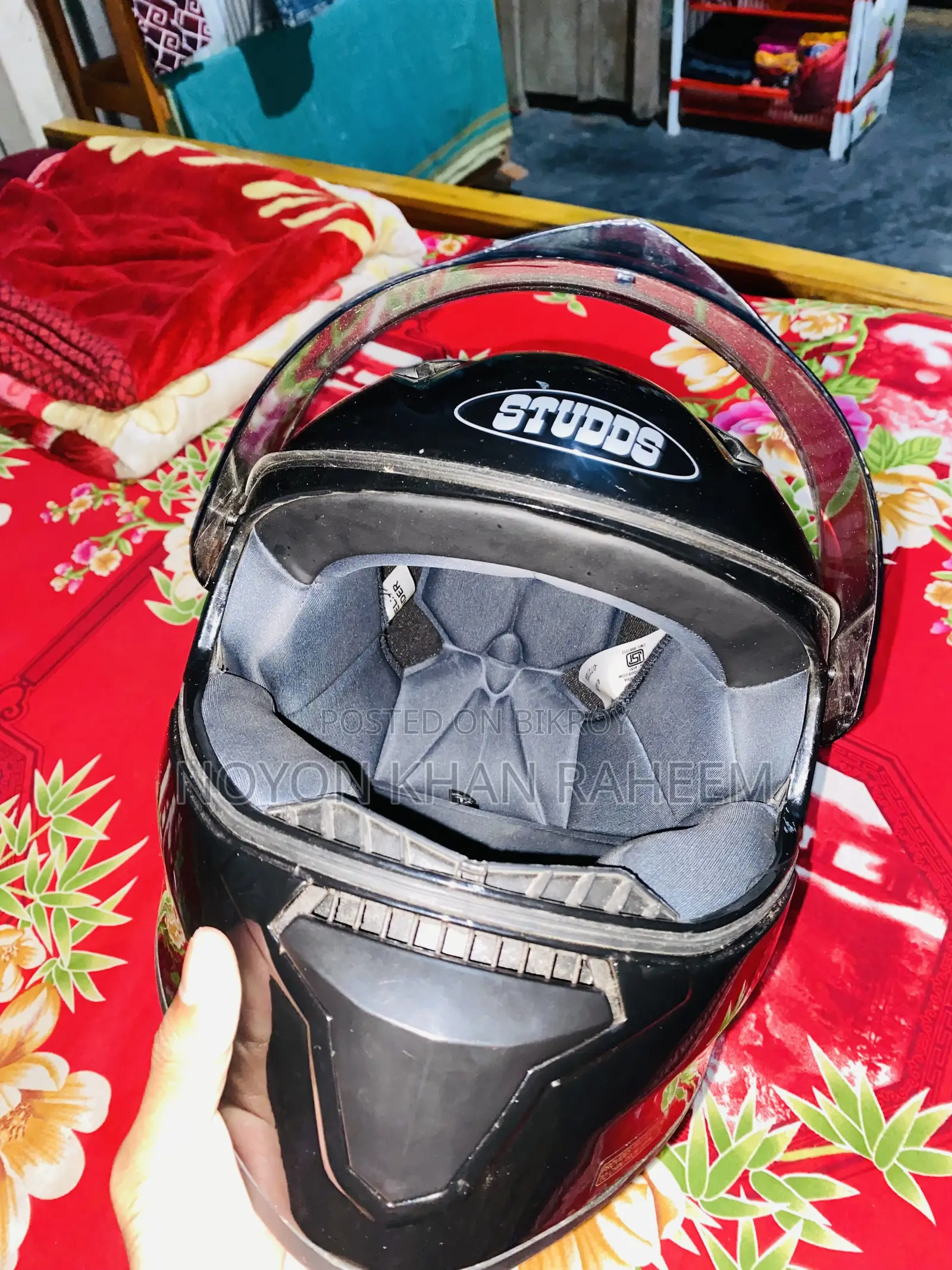 STUDDS Helmet