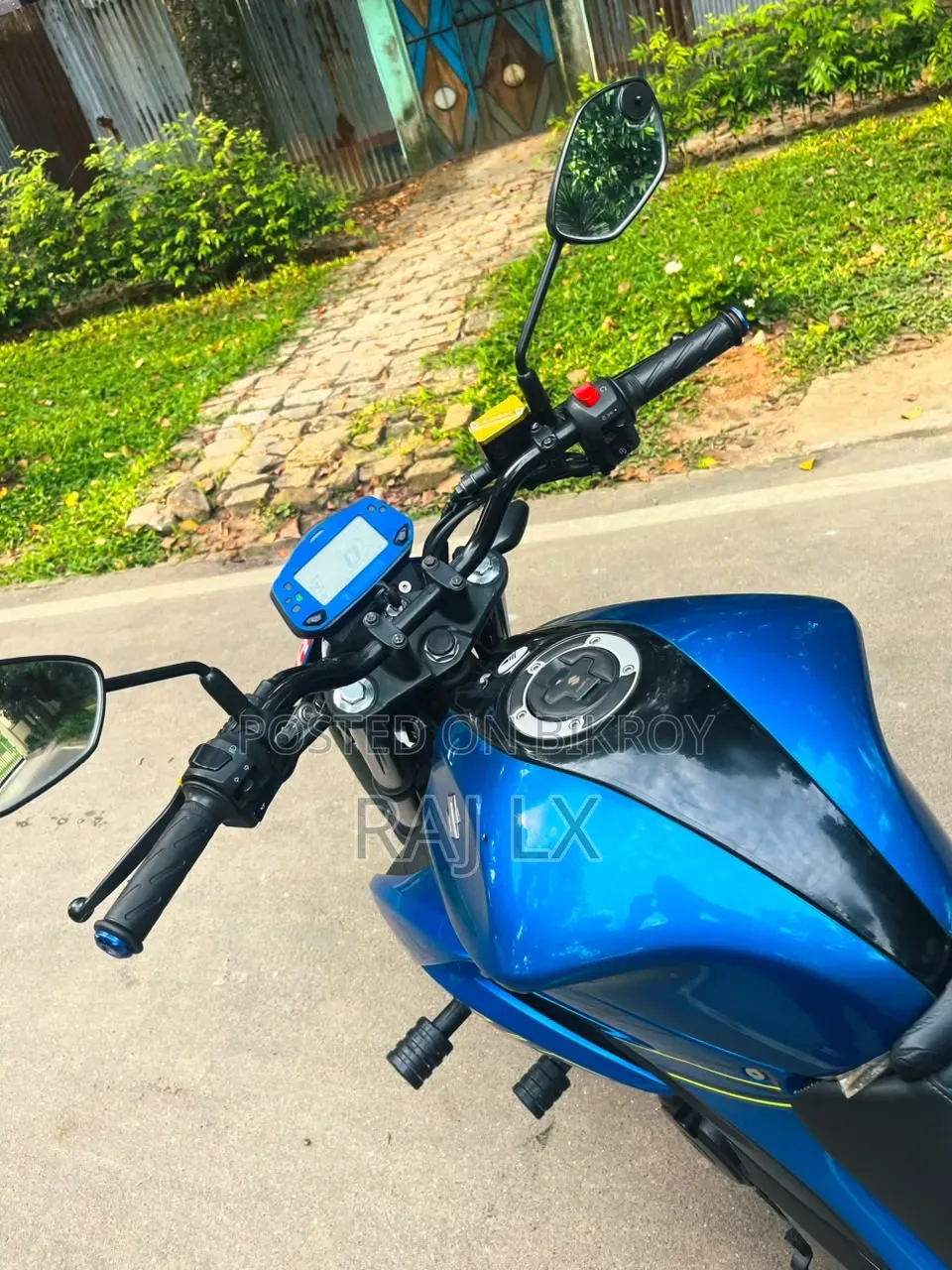 নতুন সুজুকি জিক্সার ২০২৪ নীল