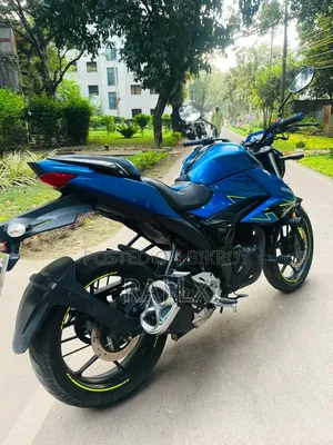 নতুন সুজুকি জিক্সার ২০২৪ নীল