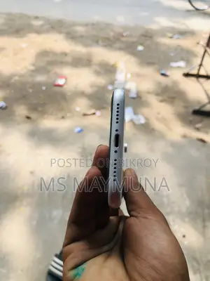 অ্যাপল আইফোন এক্সআর ১২৮ জিবি হোয়াইট