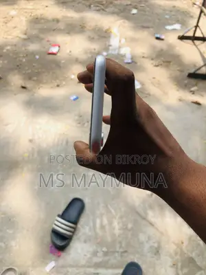 অ্যাপল আইফোন এক্সআর ১২৮ জিবি হোয়াইট