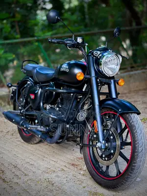 Royal Enfield Classic 350 2025 Black