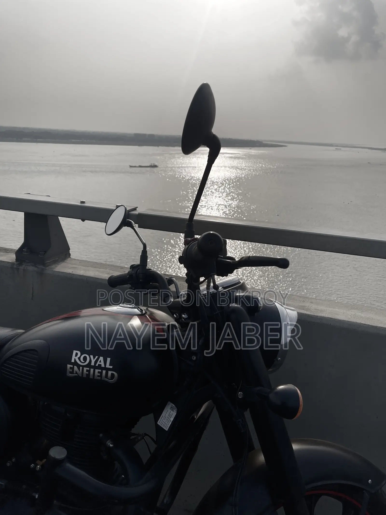 রয়েল মোটরসাইকেল ২০২৫ কালো