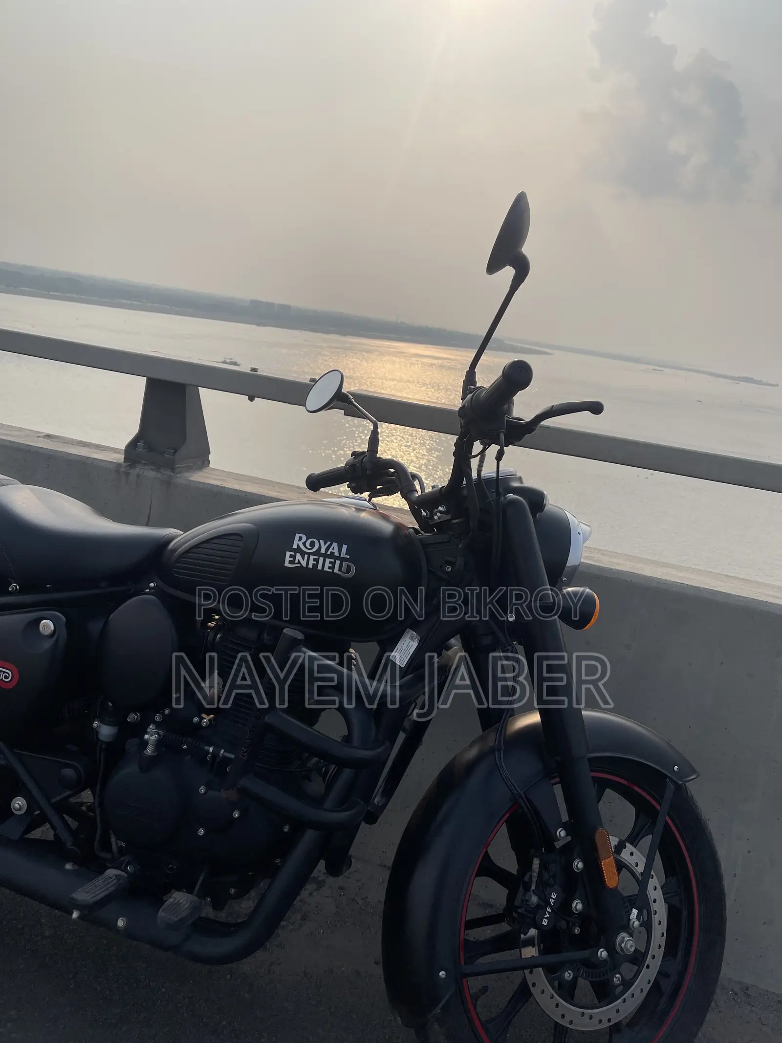 রয়েল মোটরসাইকেল ২০২৫ কালো