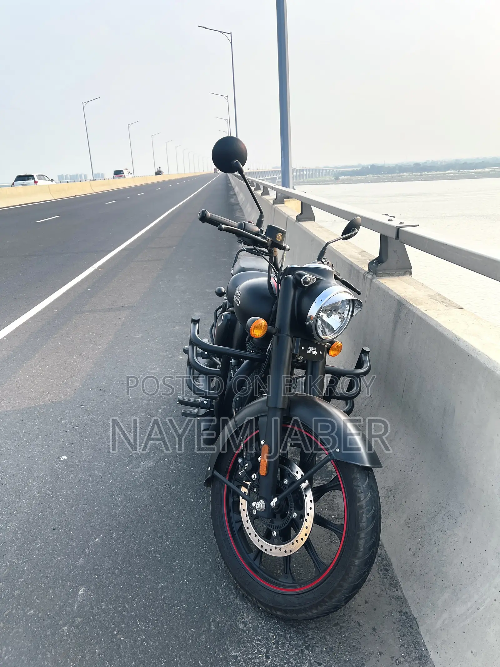 রয়েল মোটরসাইকেল ২০২৫ কালো