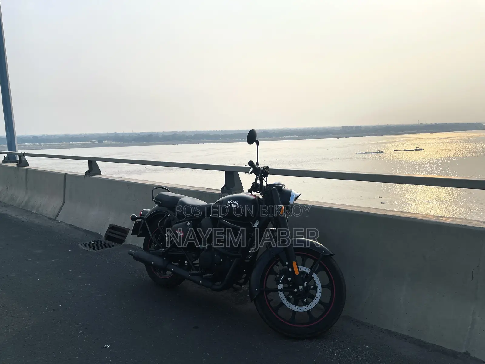রয়েল মোটরসাইকেল ২০২৫ কালো