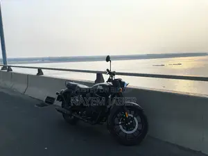 রয়েল মোটরসাইকেল ২০২৫ কালো