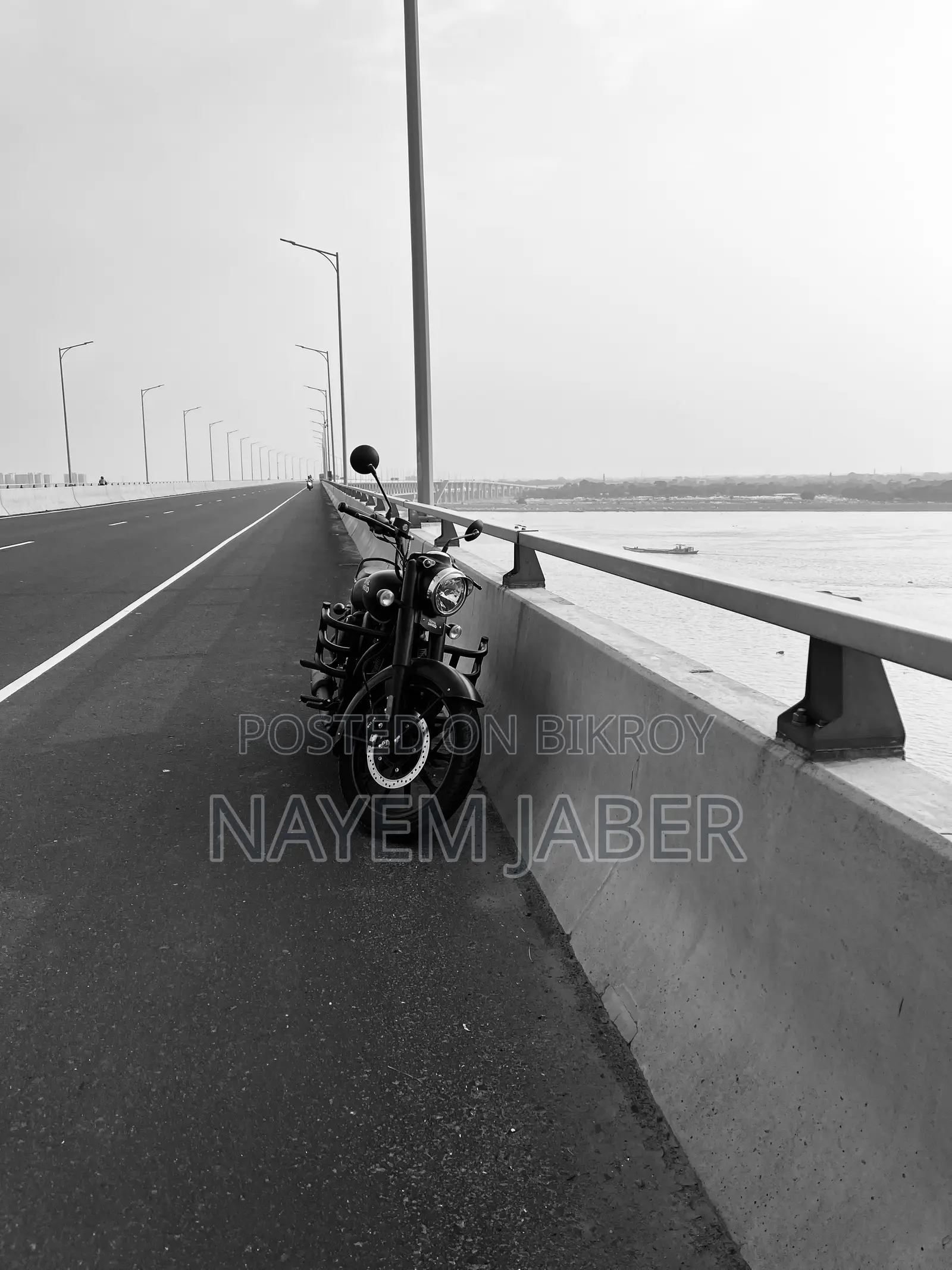 রয়েল মোটরসাইকেল ২০২৫ কালো