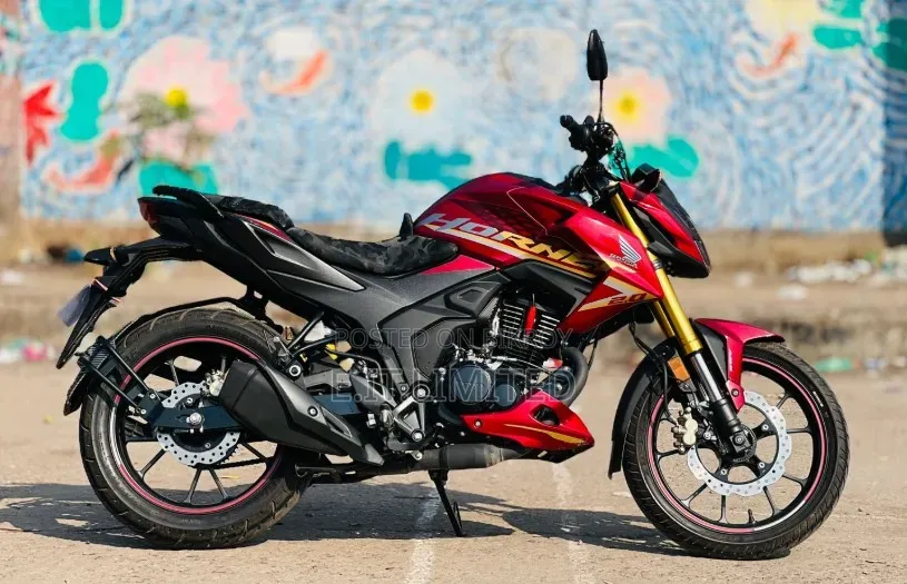 Honda Hornet 2024 Red