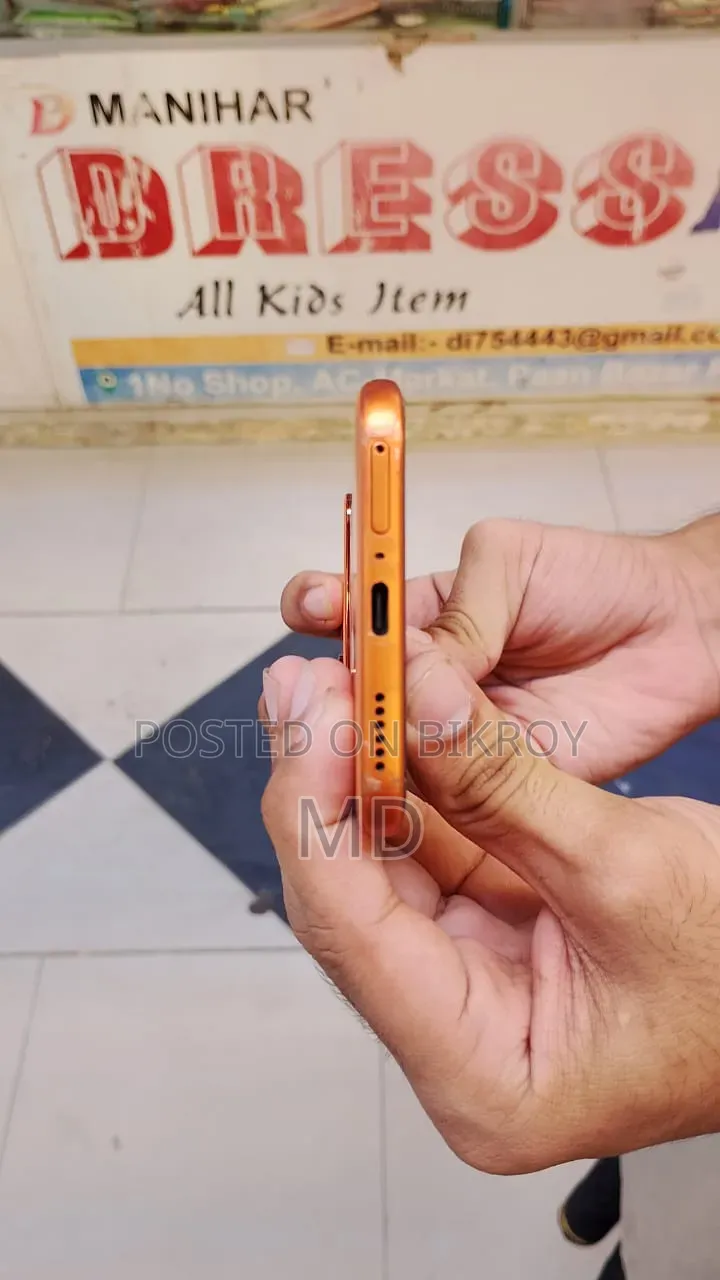 ইনফিনিক্স নোট এজ ১২৮ জিবি কমলা