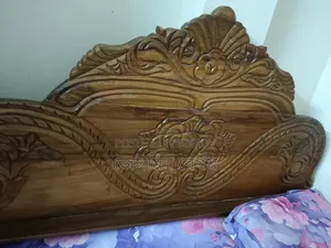 এই খাট্টা বিক্রি করা হবে যারা নিতে চান তারা শুধু যোগাযোগ করেন