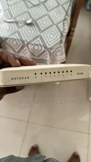 NetGear 8-Port Fast Ethernet Switch (FS208) - Used