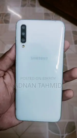 স্যামসাং গ্যালাক্সি এ৫০ ৬৪ জিবি হোয়াইট