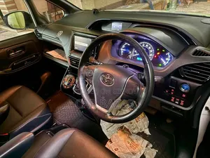Toyota Noah 1.8 Front Wheel Drive Hybrid (7 seater) 2020 White