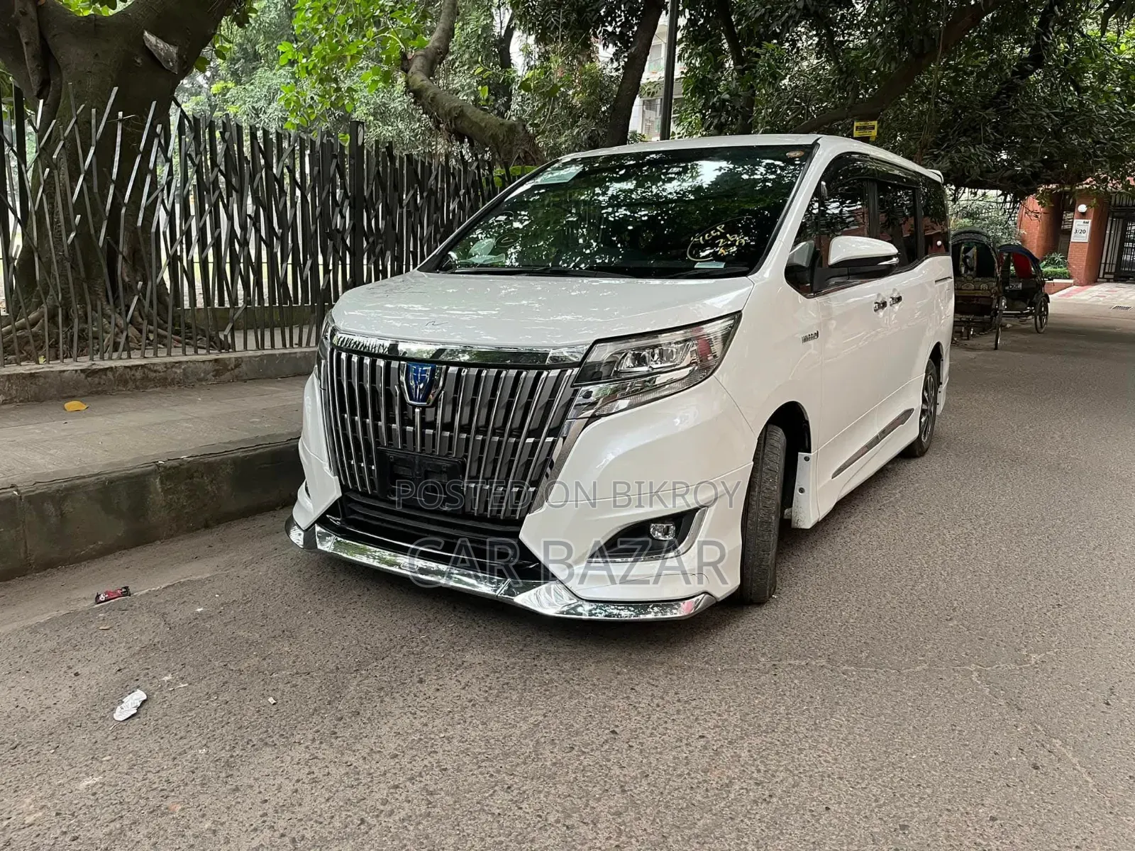Toyota Noah 1.8 Front-Wheel Drive Hybrid 7 Seater 2020 White