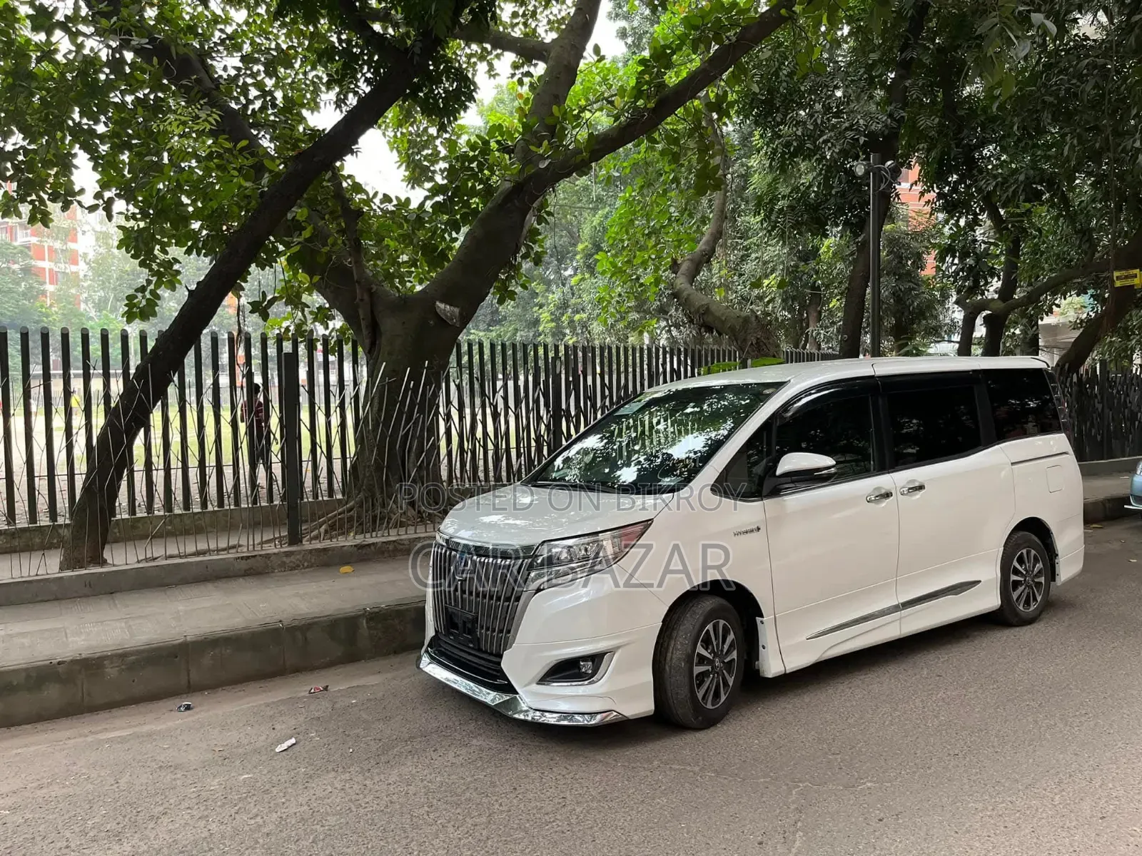 Toyota Noah 1.8 Front-Wheel Drive Hybrid 7 Seater 2020 White