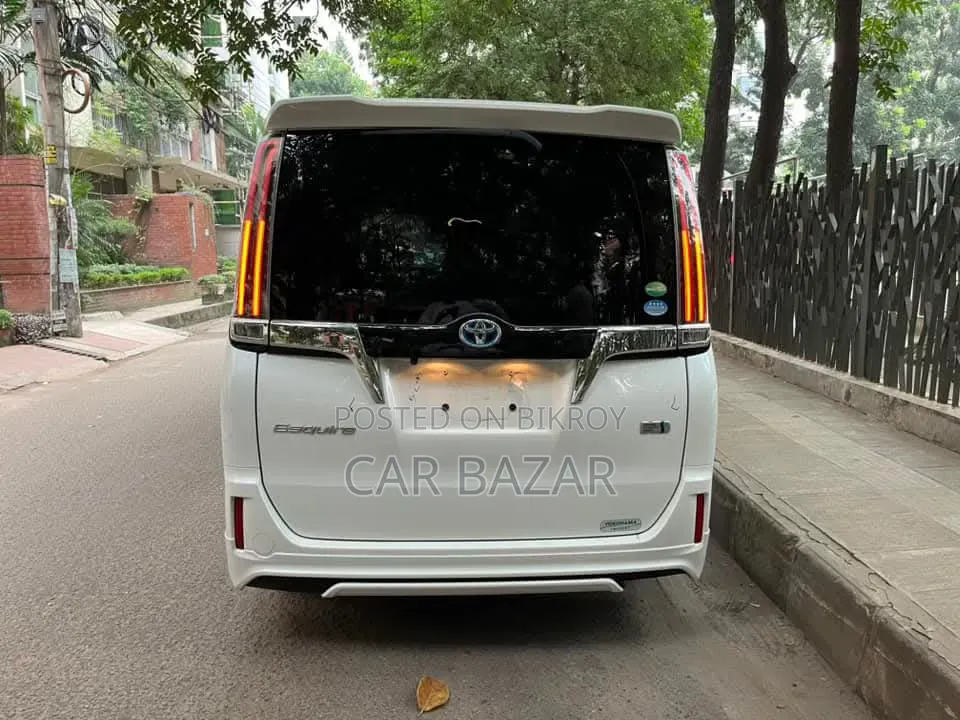 Toyota Noah 1.8 Front-Wheel Drive Hybrid 7 Seater 2020 White
