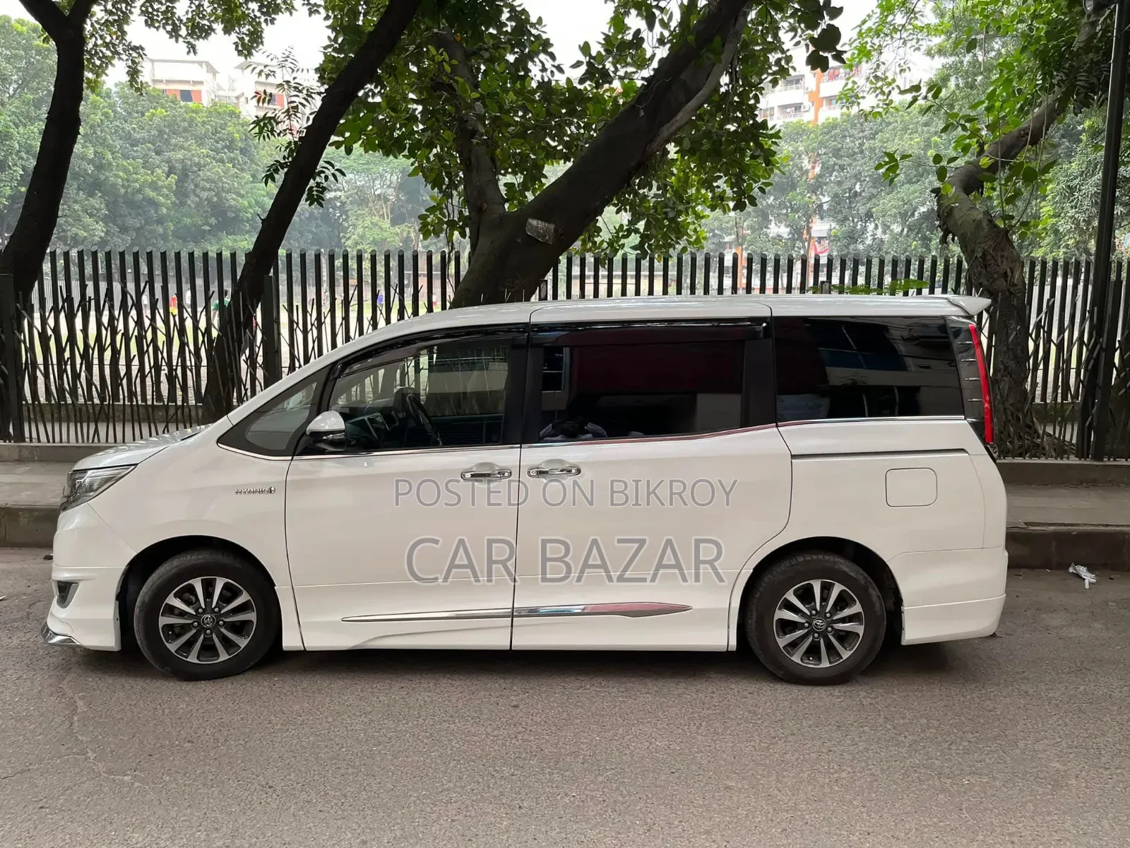 Toyota Noah 1.8 Front-Wheel Drive Hybrid 7 Seater 2020 White