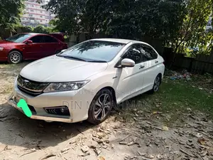 হোন্ডা গ্রেস ১.৫ হাইব্রিড এফডব্লিউডি ২০১৬ পার্ল