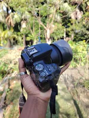 Canon 200d+ 50mm +3 Batteries +2 Chargers + Bag
