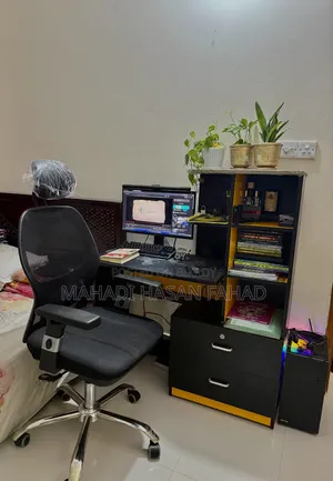 টেবিল এবং চেয়ার