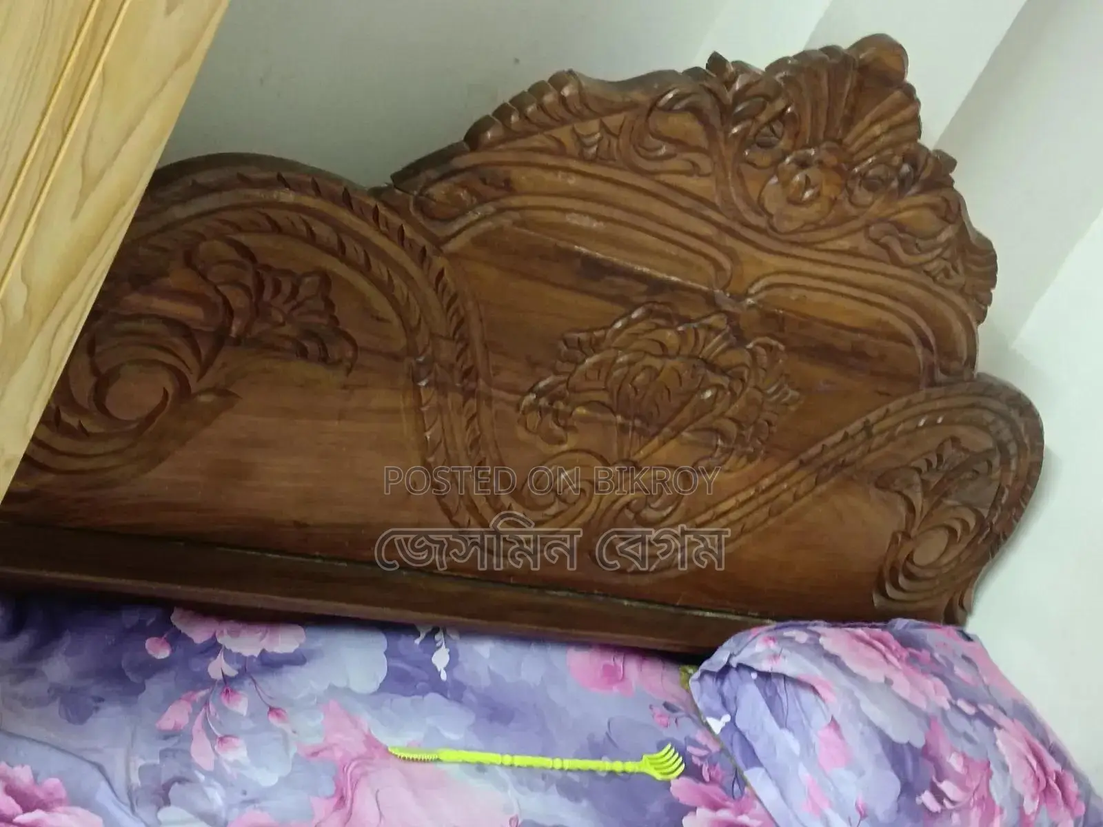 এই খাট্টা বিক্রি করা হবে যারা নিতে চান তারা শুধু যোগাযোগ করেন