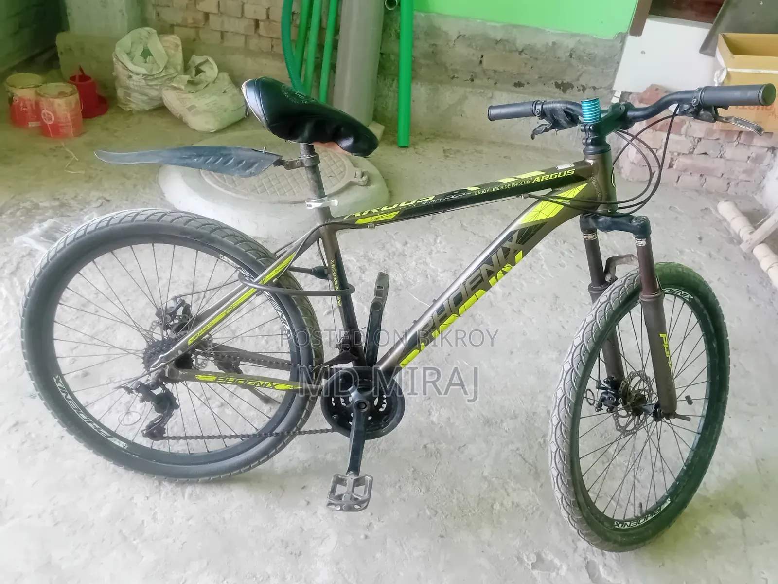 সাইকেল সাইকেলের বডি অ্যালুমিনিয়ামের, আশা করি যে