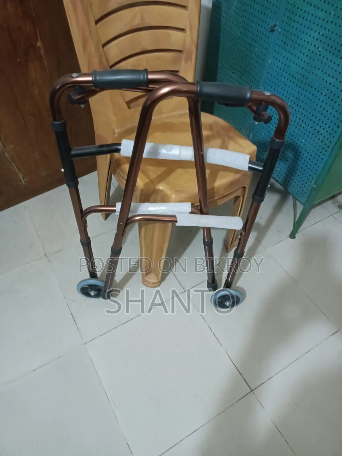 Foldable Walker for Patient