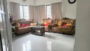 ব্যবহৃত সোফা সেট ও সেন্টার টেবিল বিক্রি হবে