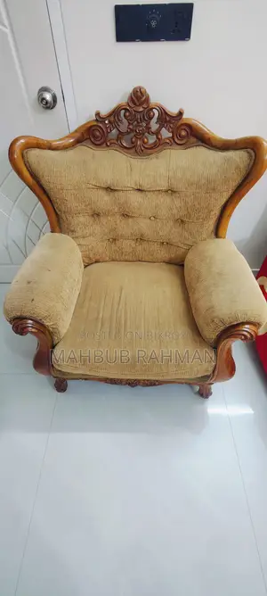ব্যবহৃত সোফা সেট ও সেন্টার টেবিল বিক্রি হবে