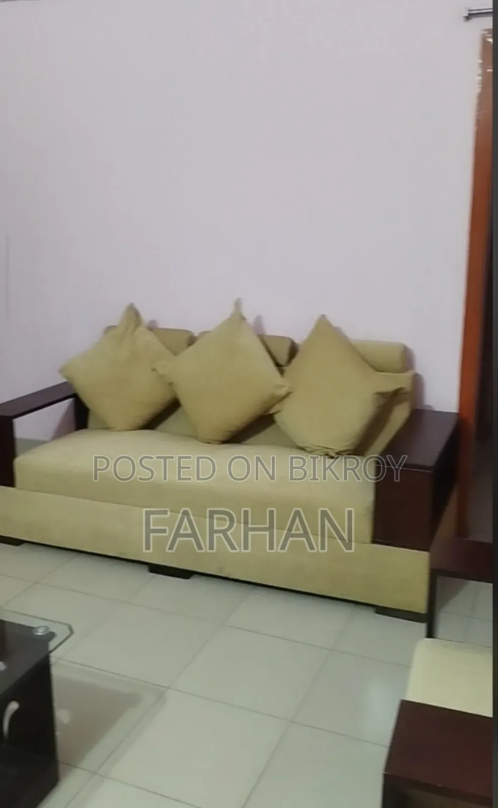 প্রিমিয়াম ৫-সিটার সোফা সেট টি টেবিলসহ – জরুরি বিক্রি