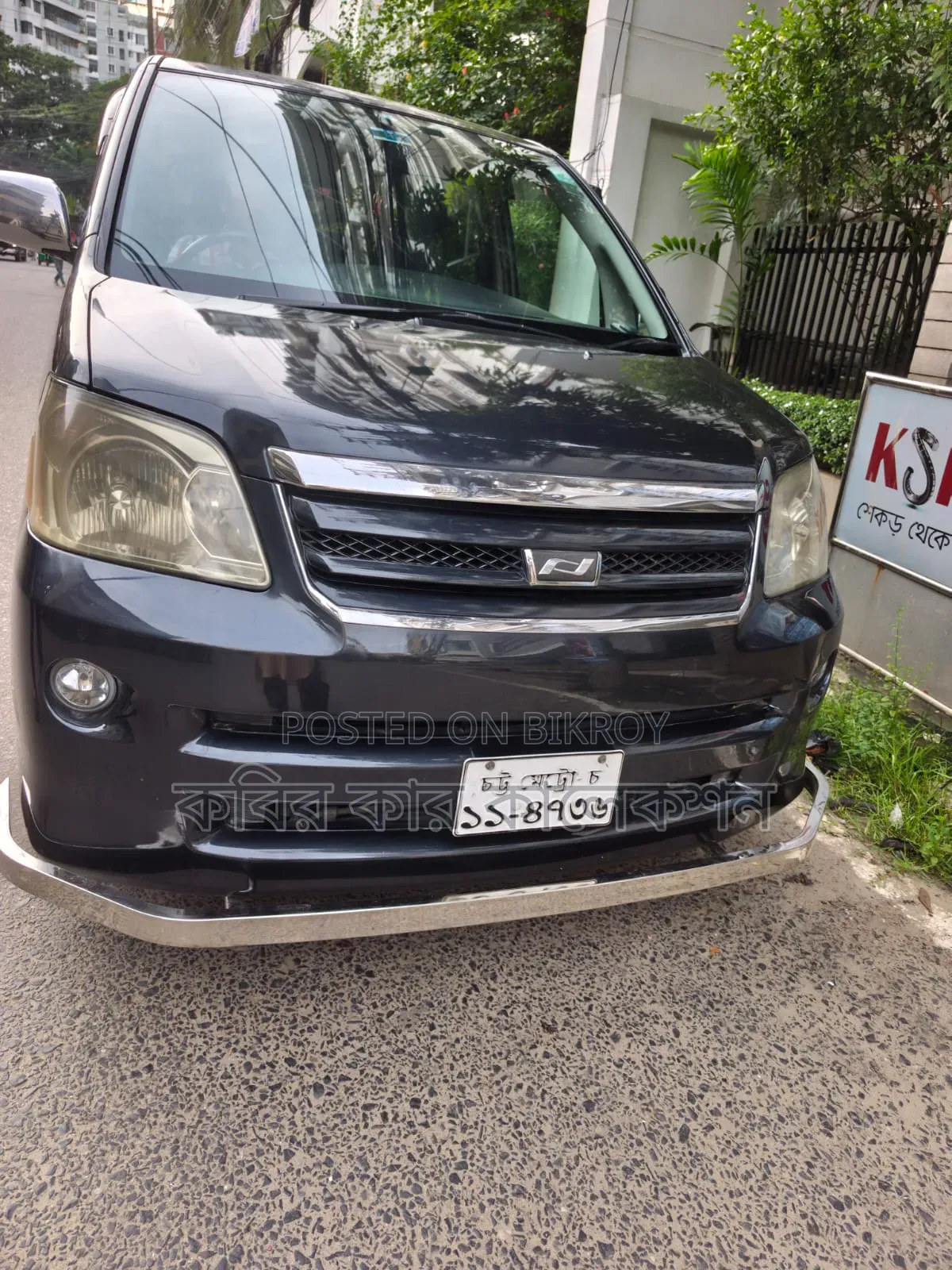 টয়োটা নোয়া ২০০৩ কালো