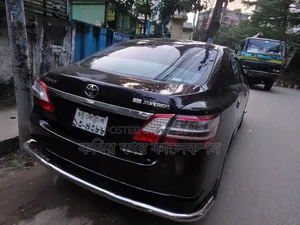 টয়োটা প্রিমিয়ো ২০১২ মেরুন
