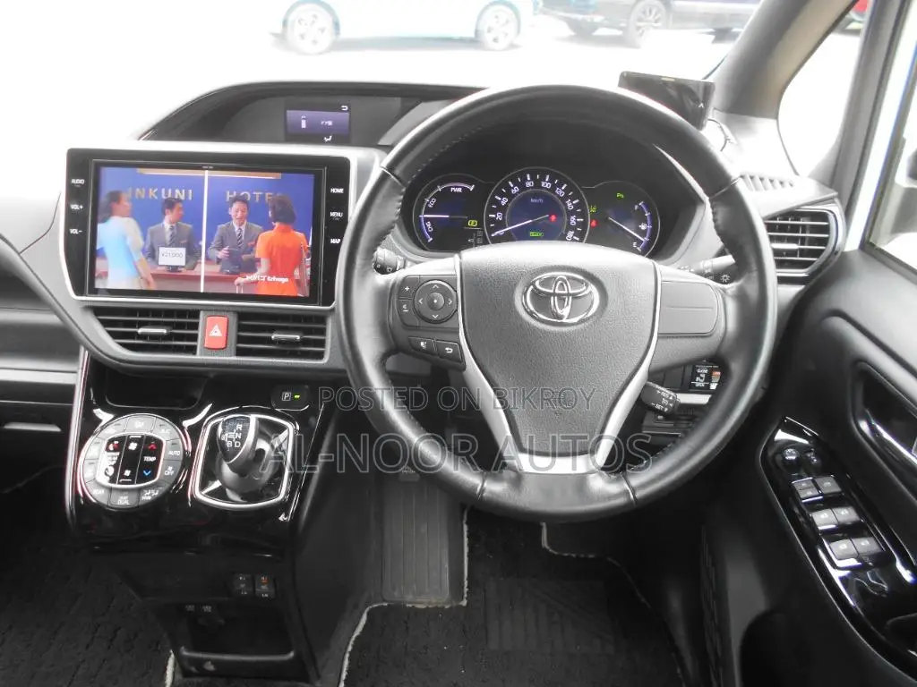 Toyota Noah 1.8 FWD Hybrid (7 seater) 2021 Pearl