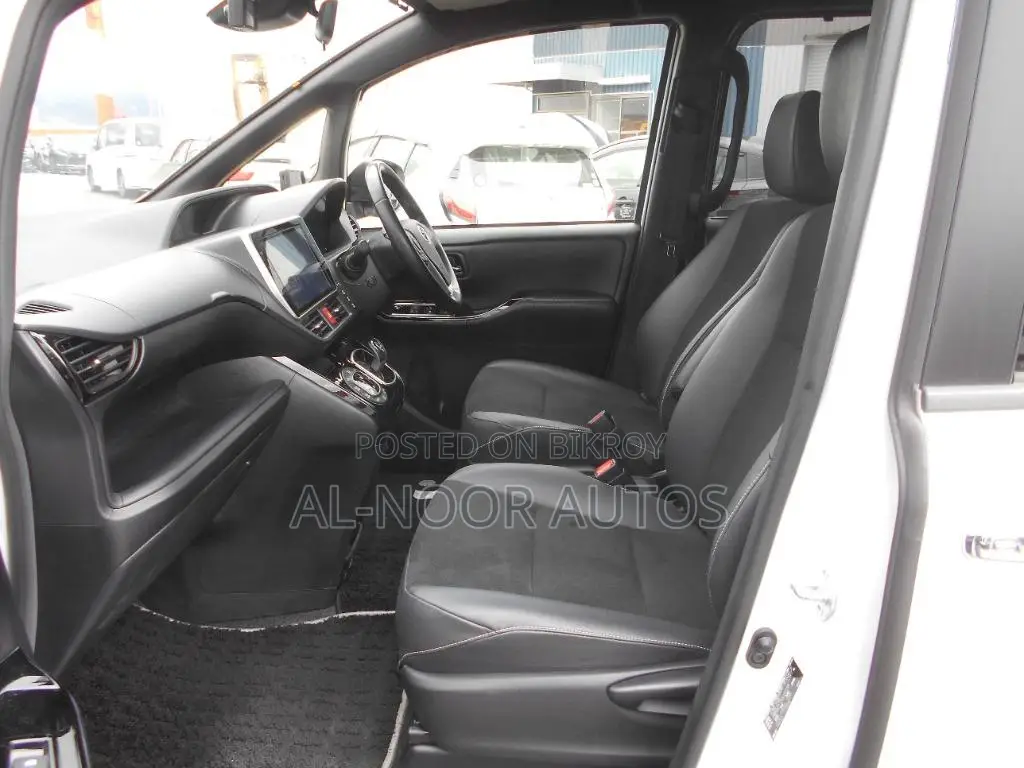 Toyota Noah 1.8 FWD Hybrid (7 seater) 2021 Pearl