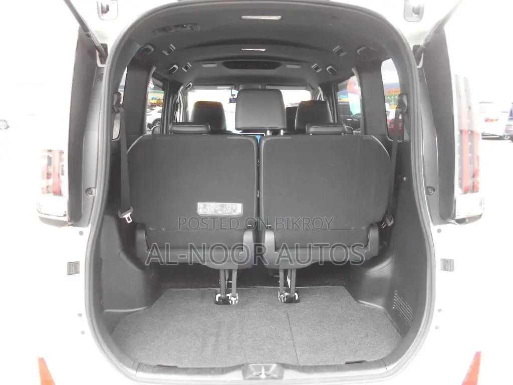 Toyota Noah 1.8 FWD Hybrid (7 seater) 2021 Pearl