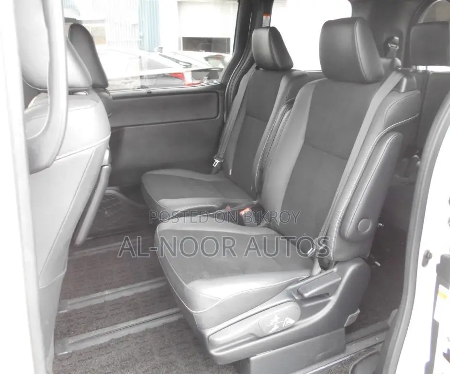 Toyota Noah 1.8 FWD Hybrid (7 seater) 2021 Pearl