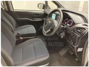 Toyota Noah 2.0 Front Wheel Drive (8 Seater) 2021 Silver